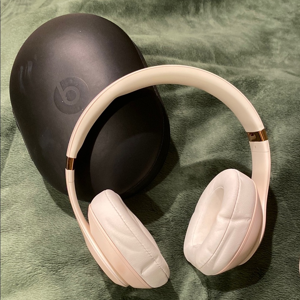 Beats Studio 3 wireless headphones